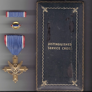 WWII WW2 US Army Distinguished Service Cross Medal with Case