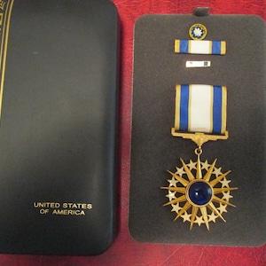 US Air Force Distinguished Service Medal with Case