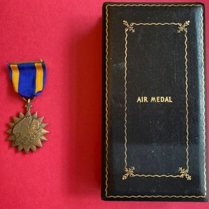 WWII WW2 US Military Air Medal with Case