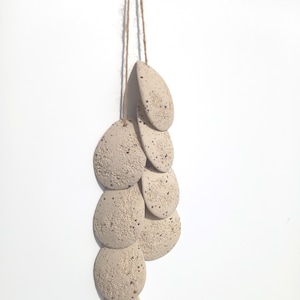 Gesprenkelte Steinzeug-Keramik - Wandbehang: Erdige minimalistische Kunst