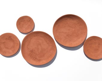 Płytki terakotowe - Ceramiczna sztuka ścienna - Zestaw okrągłych rzeźb - Organiczny, nowoczesny wystrój - Zestaw 5 sztuk