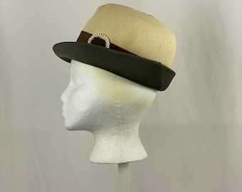 Jaren 60 Mod Cloche-hoed: stro, grijze rand, grosgrain touwdetail (klein), een exclusieve Lisa New York Paris