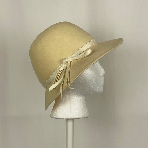 Cream Felt Fedora Small Women display picture 3