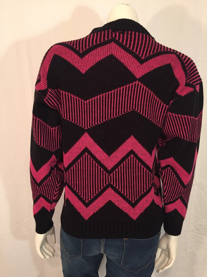 Vintage Burlington Sweater Factory 90s Nineties Pink and Black Geometric Zig Zag Abstract Pullover Sweater Medium M Made in USA