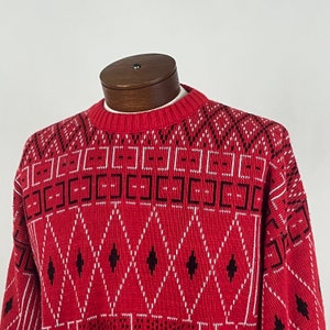 Red Graphic Sweater Medium 90&#39;s Red Black White Men&#39;s Pullover Geometric Aspetuck Trading Co