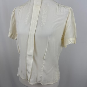 Off White 50’s High Neck Blouse Medium Rayon Floral Embroidered Bodice Modest Short Sleeve Shirt Button Front Rockabilly