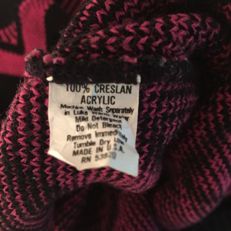 Vintage Burlington Sweater Factory 90s Nineties Pink and Black Geometric Zig Zag Abstract Pullover Sweater Medium M Made in USA