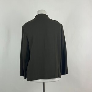 Veste vert olive petit col Nehru col montant Eileen Fisher Y2K gris manches 3/4 minimaliste image 5