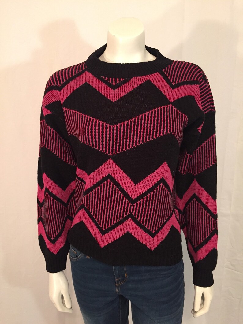 Vintage Burlington Sweater Factory 90s Nineties Pink and Black Geometric Zig Zag Abstract Pullover Sweater Medium M Made in USA