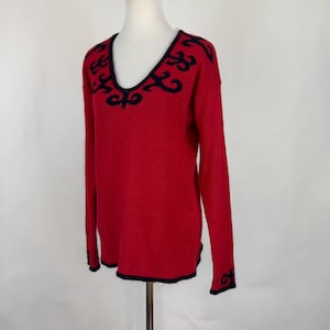 Suéter rojo pequeño negro de seda suave de los años 90 con cuello en V y espirales en rojo y negro de gran tamaño, jersey de punto de Lizsport Liz Claiborne