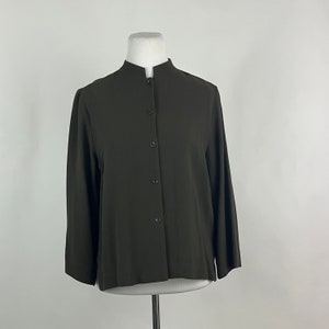 Veste vert olive petit col Nehru col montant Eileen Fisher Y2K gris manches 3/4 minimaliste image 3