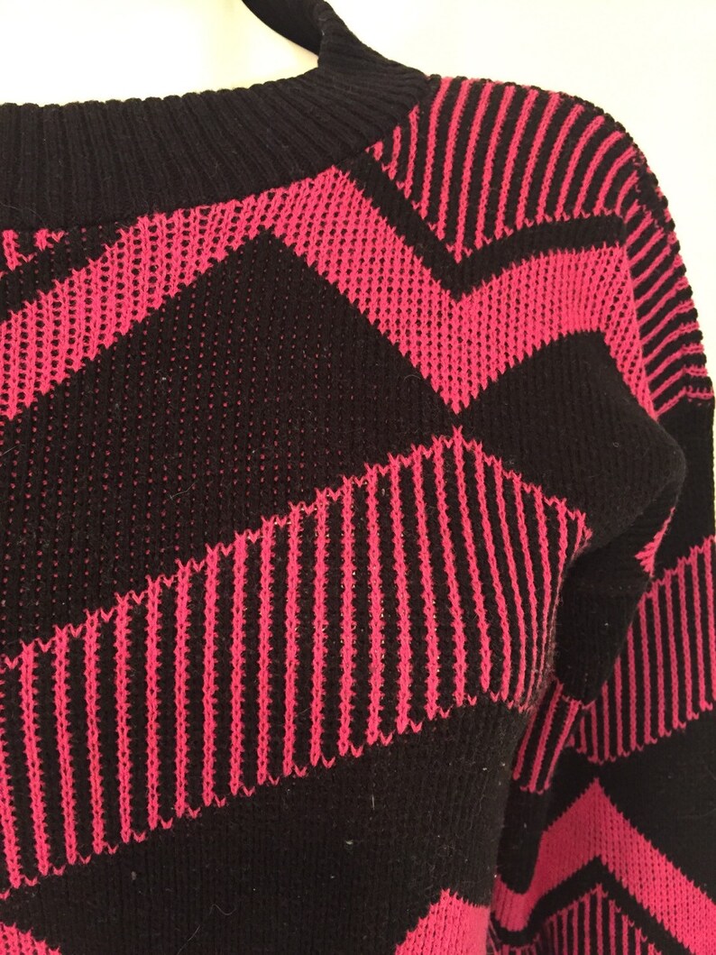 Vintage Burlington Sweater Factory 90s Nineties Pink and Black Geometric Zig Zag Abstract Pullover Sweater Medium M Made in USA