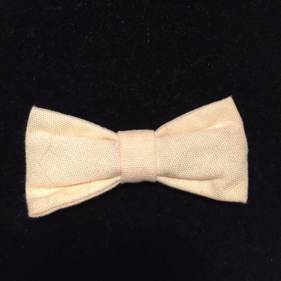 Pale Yellow Boys Bow Tie Clip On 60's Sixties Pla… - image 1