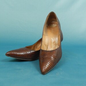 Lizard Skin Stiletto Pumps 7.5 AAAA Narrow Slim Brown Pointed Toe Low Kitten Heel 50&#39;s Women&#39;s Shoes Fifties Jonai Angelo