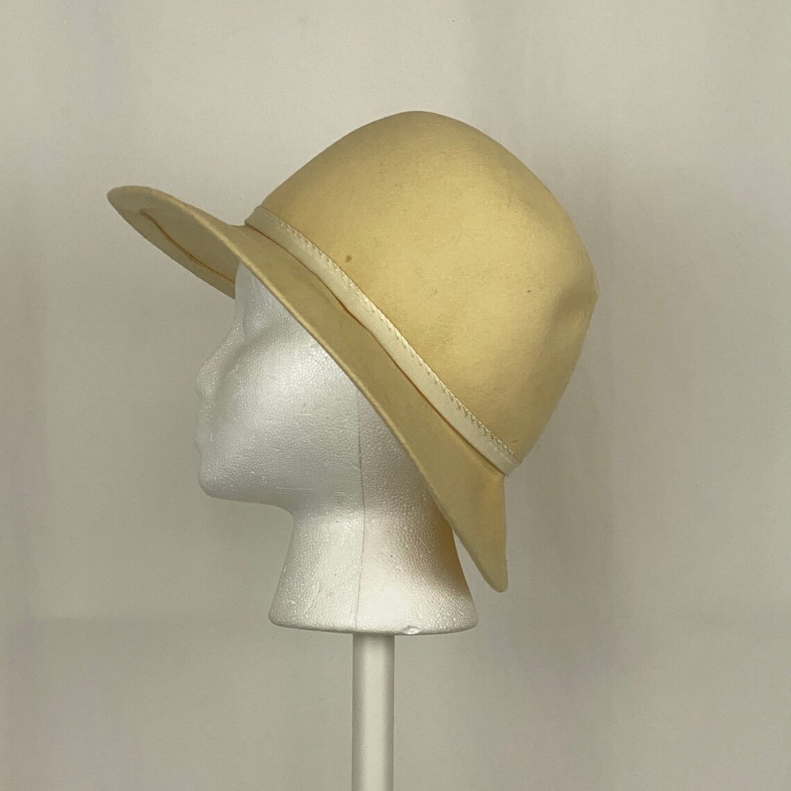 Cream Felt Fedora Small Women's Hat Seventies Bow Accent Etsy.de