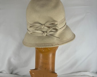 Tan Mod Bucket Hat Small Mod Felt Beige Khaki Sixties Hat Bow Top Stitching Career Boho Hippie Exclusive Jean Arlett Creations