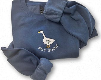 Gans - bestickter Rundhalsausschnitt