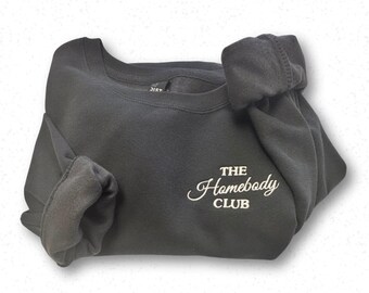 Homebody Club Sweatshirt - Weicher bestickter, gemütlicher Rundhalsausschnitt