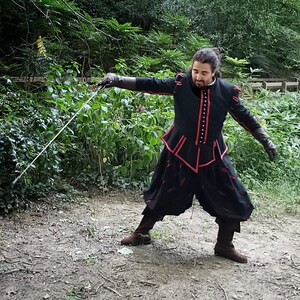 Gesneden broekspijpen voor historische re-enactment en LARP, 17e-eeuwse pofbroeken voor musketierpersonages, re-enactmentbroeken voor historische schermen