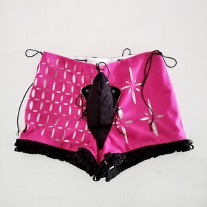 Landsnknecht shorts, renaissance pink and black breeches made of slashed wool, tights for historical reenactment, LARP and renaissance fairs