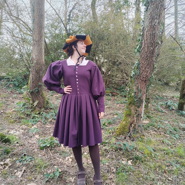 Renaissance costume. 16th purple coat. Sayo or sayon. Mannerock, 16th century sayon for LARP or historical recreation handmade in wool.