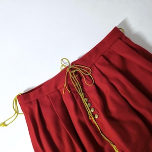 Red wool 17th century trunkhose with golden trims and cotton lining, historical puffy breeches ready to ship, size approx XL / 52 EU - US 40