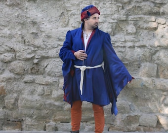 Houppelande medieval men dress, blue wool hopalanda arf lined in linen with wide sleeves with crenellated finish, late 14th and early 15th