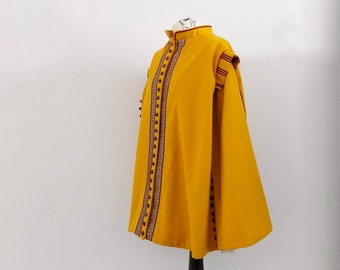 Musketeer yellow Cloak, Tabard or cape made of wool. Cape for LARP and historical reenactment, 17th century reenactment, tercio costume