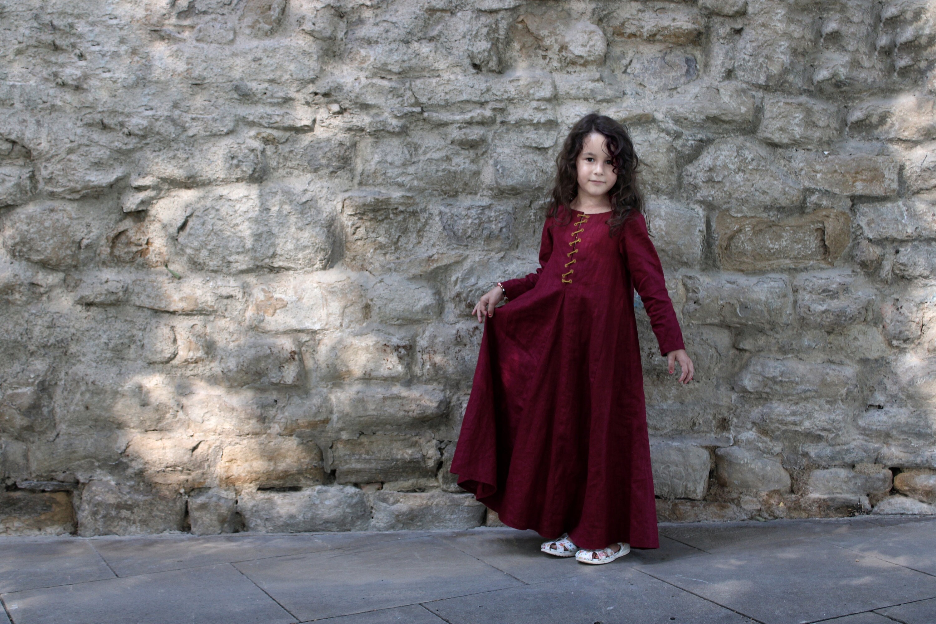 15th century kirtle, late medieval Cotehardie Dress, 14th Century Handcrafted Red Linen Garment for Reenactment, LARP, Faeries and more
