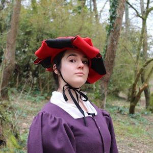 Landsknecht red and black cap, slashed woolen and linen renaissance barett for historical reenactment and LARP, 16th century barett
