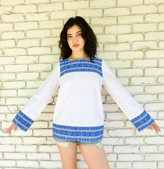 Greek Embroidered Mexican Blouse // vintage 70s 1970s boho hippie tunic hippy white cotton 70's 1970's // S/M