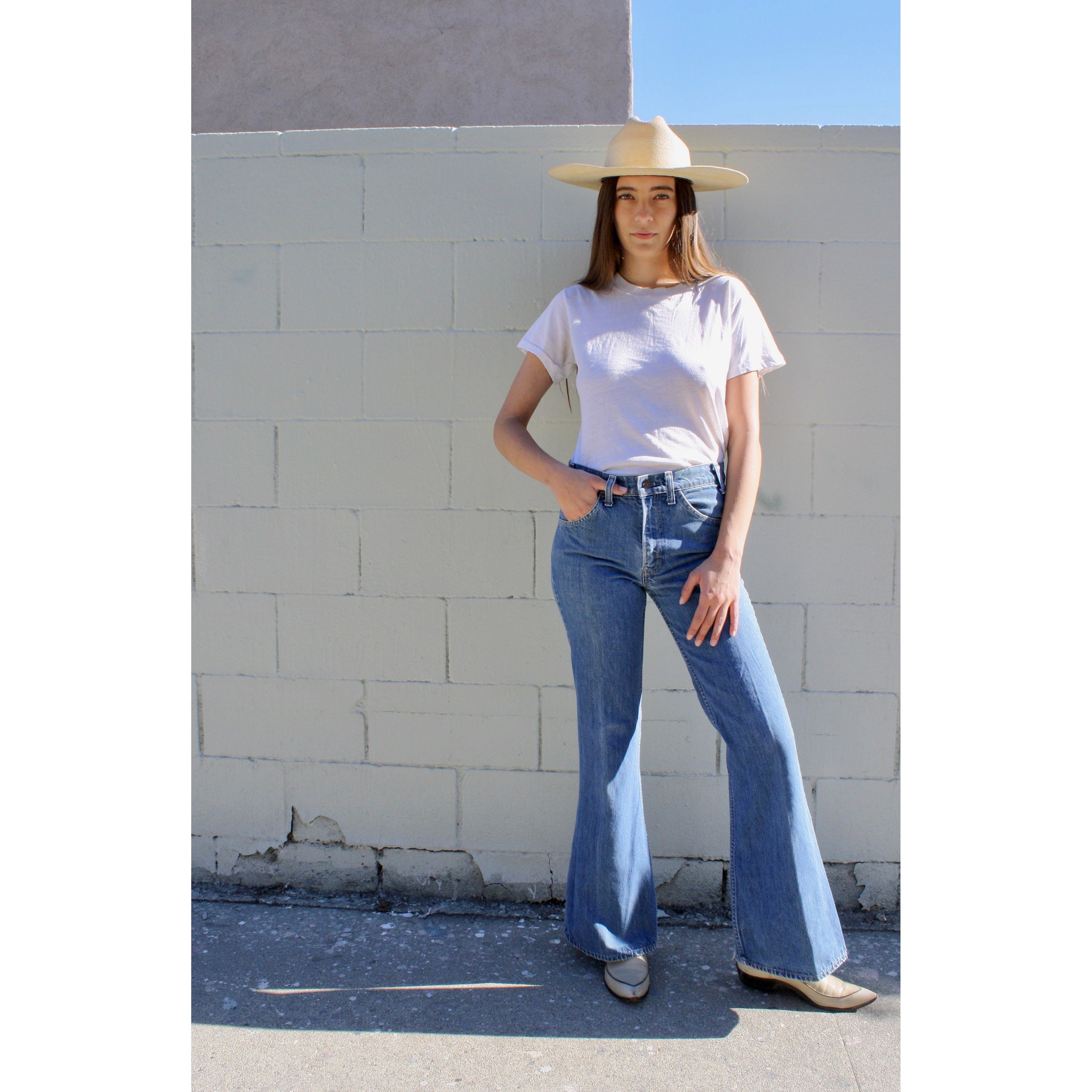 Levi's 684 Bell Bottoms // vintage 70s Levis denim blue jeans boho