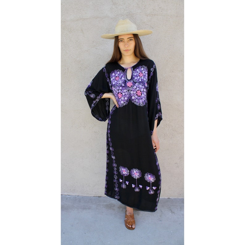 Indian Rahel Dress // vintage 70s purple boho hippie black midi maxi hippy 1970s hand embroidered // S/M