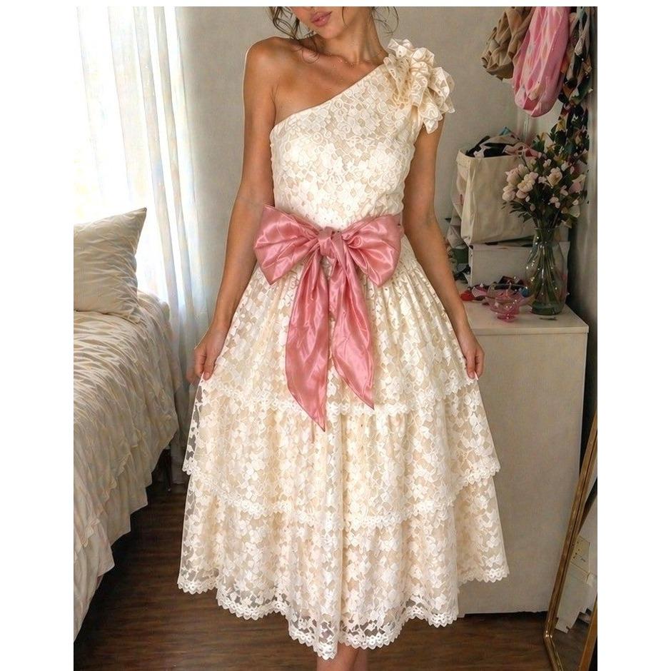 gunny sack dresses 1970's Vintage Ivory Floral and Lace Queen Anne Collar Gunne Sax Dress  Strange Vintage length sleeveless dress with silky handfeel Gunny Sack Burlap Burlap A-Line