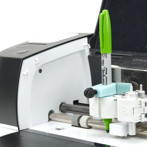 Adattatore Universale Kit Adaptateur Universel Craverland Pour Stylos Cricut - Compatible Maker 3, Explore Air 2, Explore 3 Et Autres Modèles Kit Bricolage Cricut Adattatore Universale Kit Adaptateur Universel Craverland Pour Stylos Cricut - Compatible Maker 3, Explore Air 2, Explore 3 Et Autres Modèles Kit Bricolage Cricut