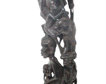 マコンデの生命の樹の彫刻。アフリカの系図。タンザニアの希少な手彫りの民芸品。東アフリカの伝統的な木彫り。