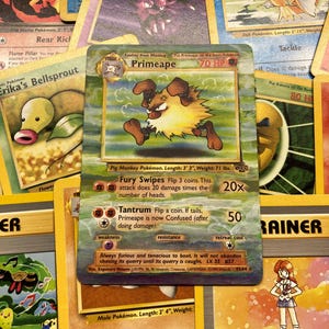 Carte Pokémon J U N G L E - PRIMAIRE - 1 9 9 6 - Jungle Primeape 43/64 carte Pokémon authentique Original peint de qualité personnalisé étendu Art