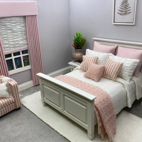 Handmade miniature 1:12 scale dolls house 9 piece white  bedding set  linen for a double  bed pink and white