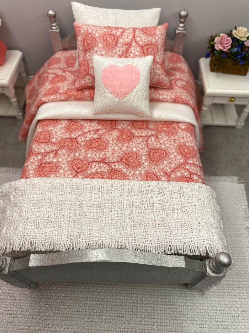 Handmade Miniature 112 Scale Dolls House 7 Piece White Bedding Set