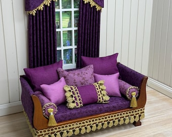 Miniature dolls house 1:12 scale  fully dressed  daybed with 8 piece cushion set