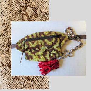 Snake Print Fanny Pack: Stylish Belt Bag