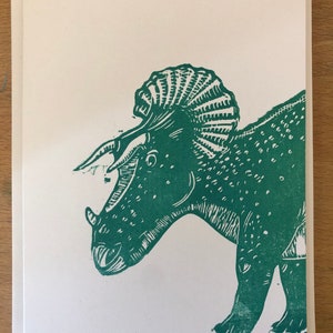 Chipper Triceratops linocut tarjeta de felicitación