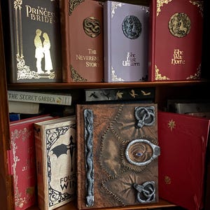 The Last Unicorn Book: Leather Bound, Antique, Lilac Wood Version, (by Peter S. Beagle) image 7