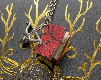 A Court of Thorns and Roses | Officially Licensed | Sarah J. Maas  | Leather book and charm necklace | Feyre Archeron | ACOTAR