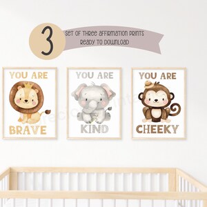 Op de afbeelding: Set van drie ingelijste affirmatieprints met een leeuw, een olifant en een aap. De leeuw zegt "You are Brave", de olifant "You are Kind" en de aap "You are Cheeky". Klaar om te downloaden.
