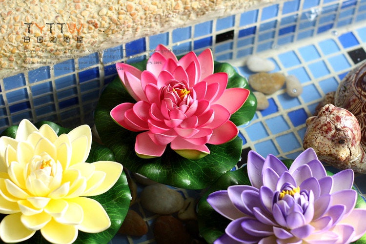 5 Fiori Di Loto Galleggianti Artificiali Per Laghetto – In Schiuma Plastica, Colori Misti (Rosso, Rosa, Bianco, Arancione, Viola)