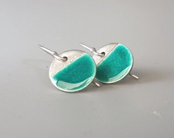 Boucles d'oreilles contemporaines disque en émail turquoise sur argent sterling