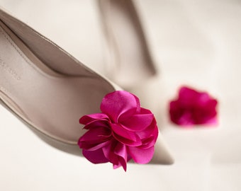 Pinces à chaussures en tissu satiné fuchsia fleur pour femme, pivoines artificielles en tissu fait main pour sandales de mariée, pinces à chaussures de mariage en tissu rose avec épingles fleur