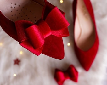 Arcs de chaussures en velours rouge, clips de chaussures faits à la main Valentine, clips de chaussures de mariage, arcs de chaussures rouges de mariée, clips de chaussures à talons hauts, grands arcs de chaussures