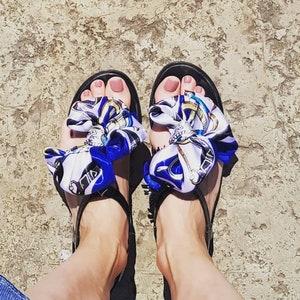 Blauer Seidenschal Schuhclips für Frauen, Kobaltblauer Stoff Schuhclips Hochzeit, etwas Blaues für Brautschuhe, Sommerschuhe Schal